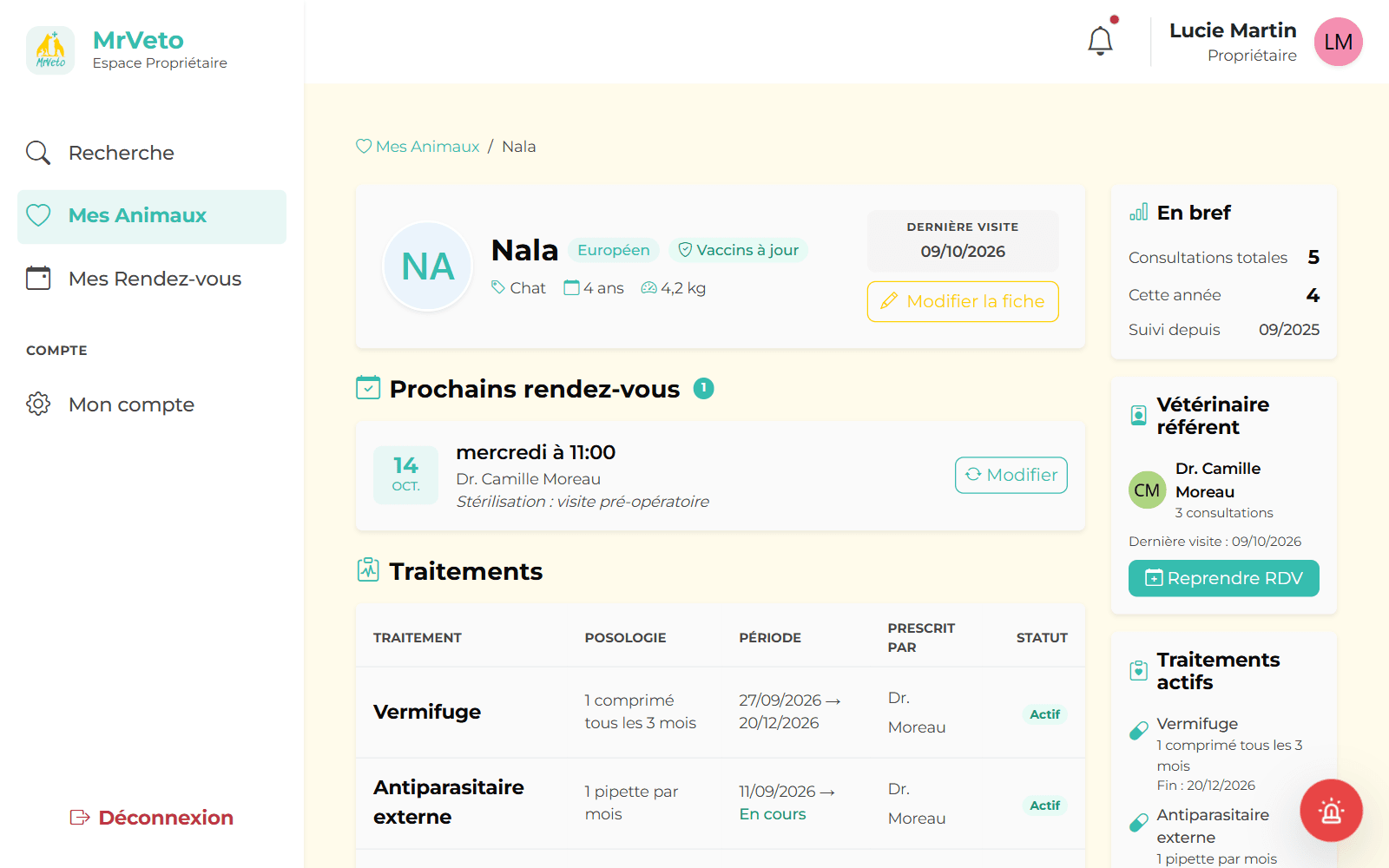 Carnet de santé d'un chat avec prochain rendez-vous, traitements en cours et vétérinaire référent